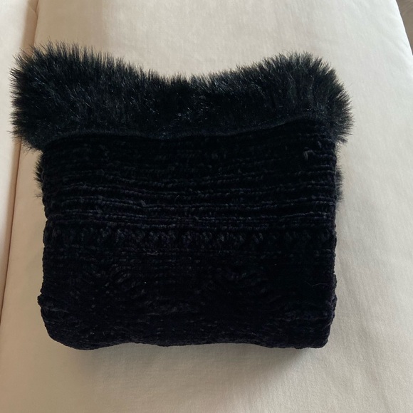 Chenille chain link shawl with faux fur collar - Picture 4 of 4